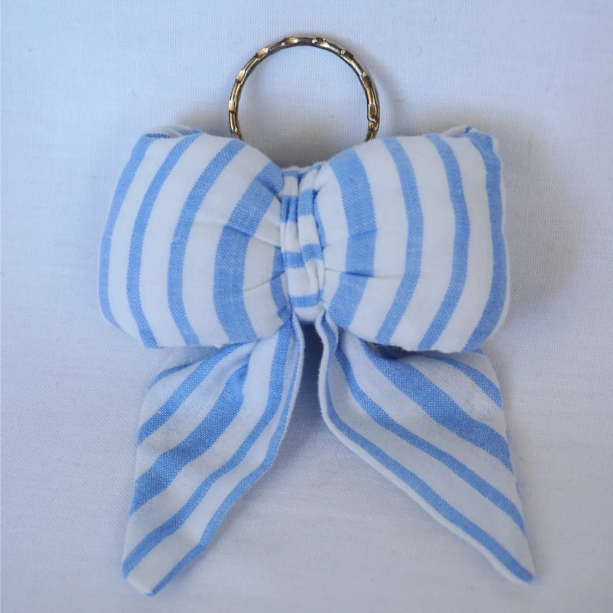 Le noeud - rayures bleues