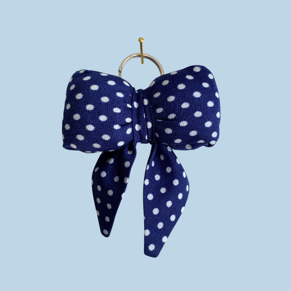 Le noeud - pois bleus